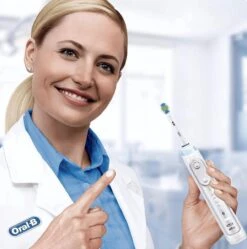 Oral B Oral-B Precision Clean - Opzetborstels - 6 Stuks - Wit 28 Oral B Oral-B Precision Clean - Opzetborstels - 6 Stuks - Wit -Gillette Winkel 1189x1200