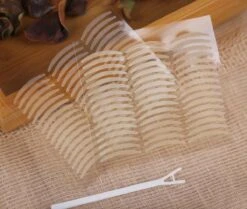 Merkloos 44-Commerce Verbeterde 1056X Stuks Ooglidstickers | Luxe Ooglidtape | Ooglidcorrectie | Eyelidtape | Tape | Oog Strips | Monolid Correctie | Vergrotende Ogen | Oog Make-up | Ooglidtape | Oogcorrectie Strips | Eyelid Tapes | Oogleden Stickers | Ooglid