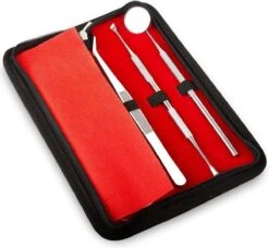 Newide Professionele Tandarts Set Met Luxe Etui – Tandsteen Verwijderaar – RVS Tandarts Setje – Tandenstokers – Tandartshaakje – Tand Verzorging Gereedschap Set – Tandplak Verwijderaar -Gillette Winkel 1200x1110 1