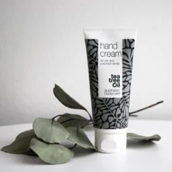 Australian Bodycare Hand Cream 100 Ml - Handcrème Voor Mannen & Vrouwen Met Zeer Droge Handen En Gebarsten Huid Met Tea Tree Olie - Dringt Snel In De Huid, Zonder Deze Vet Te Maken - Ondersteunt Het Herstellend Vermogen Van De Huid -Gillette Winkel 1200x1200 1675