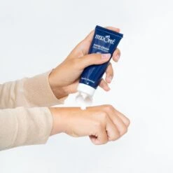 Herome Handcreme - Daily Protection SPF 8 - Voor De Dagelijkse Verzorging, Beschermend En Trekt Snel In - 75ml. -Gillette Winkel 1200x1200 1708