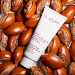 Clarins Hand & Nail Treatment Cream Handcrème - 100 Ml 13 Clarins Hand & Nail Treatment Cream Handcrème - 100 Ml -Gillette Winkel 1200x1200 1964