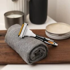 BIC Scheermesjes - Hybrid 5 Flex Scheersysteem Voor Mannen - Precisietrimmer En 5 Beweeglijke Titanium Mesjes - Scheerapparaat Met 2 Navulmesjes -Gillette Winkel 1200x1200 2146