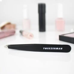 Tweezerman - Slant Tweezer Midnight Sky -Gillette Winkel 1200x1200 2590