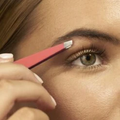 Tweezerman Slant Pincet - Geranium - 1 Stuk -Gillette Winkel 1200x1200 2603