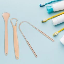 Nutty Green 3-Delige Tongschraper Set Inclusief Opbergcase - Tongreiniging Mondverzorging - Tongreiniger Mondhygiëne - RVS Schraper Voor Schone Tong Reiniging - Tongborstel Tegen Slechte Adem - Zero Waste Lifestyle -Gillette Winkel 1200x1200 946