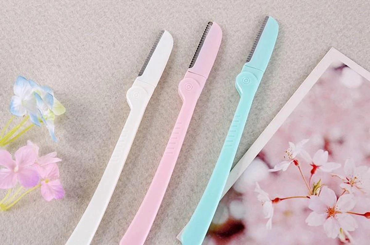 KELERINO. Dermaplaning - Wenkbrauw Scheermesjes - Eyebrow Razor - Inklapbaar - 3 Stuks 7 KELERINO. Dermaplaning - Wenkbrauw Scheermesjes - Eyebrow Razor - Inklapbaar - 3 Stuks - Afbeelding 5