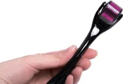 Merkloos Dermar Roller Titanium - Gezichtsroller - Derma Roller Gezicht -Gillette Winkel 1200x827 1