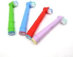 EB-10A Opzetborstels Voor Kids - 12 Stuks Vardaan Opzetborstel Voor Elektrische Tandenborstels - Oral-B - Voor Kleine Tandjes - Zachte Borstelharen - Oral-B - Voor Elektrische Tandenborstel - Mondhygiëne - Junior - 12x -Gillette Winkel 1200x927