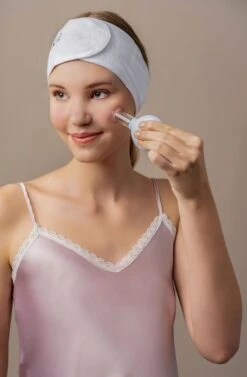 SkinTone® Vitamine C 20% Serum Booster - Met Vitamine E & Hyaluronzuur - Gezichtsserum - Collageen - Anti Rimpel - Anti Acne - Tegen Pigmentvlekken - 30ml – Vrouwen – Mannen – Gezicht – Vitamin – Verzorging – Puisten - Puistjes -Gillette Winkel 786x1200 15