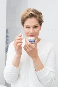 Biodermal Anti Age Dagcrème 50+ - Dagcrème Met Hyaluronzuur En Vitamine E - Met - SPF15 - Helpt Rimpels Verminderen - 50ml -Gillette Winkel 800x1200 15