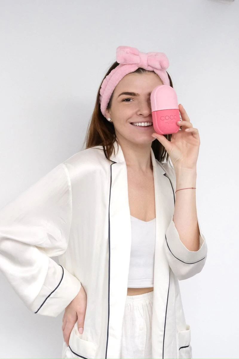 COLDCONTOUR - Skin Ice Roller Gezicht- Facial Icing- Roze - Aftersun- Cadeautip - Anti Rimpel- Ice Globes - Ijs Gezicht - Gezichtsmassage Roller - Huidverjongingsapparaat - Anti Aging- Cadeau 5 COLDCONTOUR - Skin Ice Roller Gezicht- Facial Icing- Roze - Aftersun- Cadeautip - Anti Rimpel- Ice Globes - Ijs Gezicht - Gezichtsmassage Roller - Huidverjongingsapparaat - Anti Aging- Cadeau - Afbeelding 3