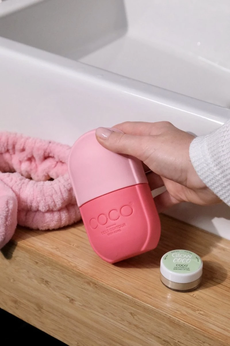 COLDCONTOUR - Skin Ice Roller Gezicht- Facial Icing- Roze - Aftersun- Cadeautip - Anti Rimpel- Ice Globes - Ijs Gezicht - Gezichtsmassage Roller - Huidverjongingsapparaat - Anti Aging- Cadeau 6 COLDCONTOUR - Skin Ice Roller Gezicht- Facial Icing- Roze - Aftersun- Cadeautip - Anti Rimpel- Ice Globes - Ijs Gezicht - Gezichtsmassage Roller - Huidverjongingsapparaat - Anti Aging- Cadeau - Afbeelding 4