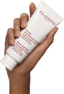 Clarins Hand & Nail Treatment Cream Handcrème - 100 Ml 14 Clarins Hand & Nail Treatment Cream Handcrème - 100 Ml -Gillette Winkel 824x1200 7