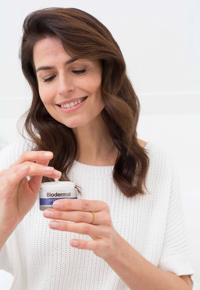 Biodermal Anti Age Dagcrème 60+ - Dagcrème Met Hyaluronzuur En Ceramide - Met - SPF15 - Geeft De Huid Meer Stevigheid - 50ml 10 Biodermal Anti Age Dagcrème 60+ - Dagcrème Met Hyaluronzuur En Ceramide - Met - SPF15 - Geeft De Huid Meer Stevigheid - 50ml - Afbeelding 8