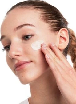 Garnier Bio Verzachtende Hennep Gel Dagcrème - 50 Ml -Gillette Winkel 879x1200 1