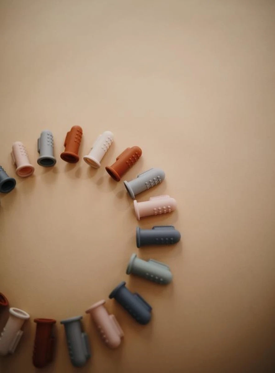 Mushie Finger Toothbrush Clay/Sand - Vingertandenborstel Baby - 2 Stuks Per Verpakking - Tandenborstel Siliconen 6 Mushie Finger Toothbrush Clay/Sand - Vingertandenborstel Baby - 2 Stuks Per Verpakking - Tandenborstel Siliconen - Afbeelding 4